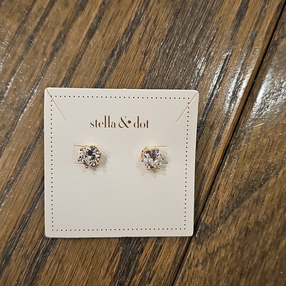Stella And Dot Crystal Studs